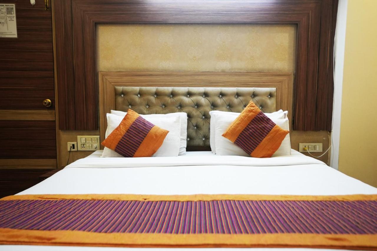 Hotel Classic Нью-Дели Экстерьер фото